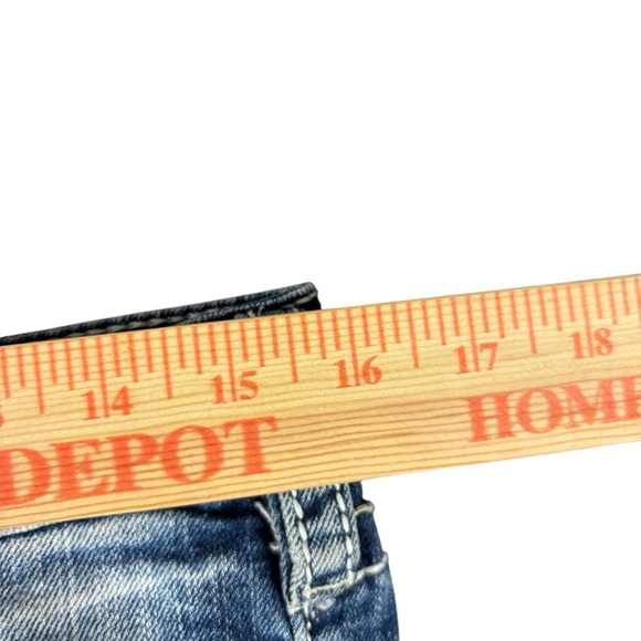 EUC Wrangler Women's Light Blue Distressed Bootcut Jeans Sz 11/30” inseam - Picture 7 of 10